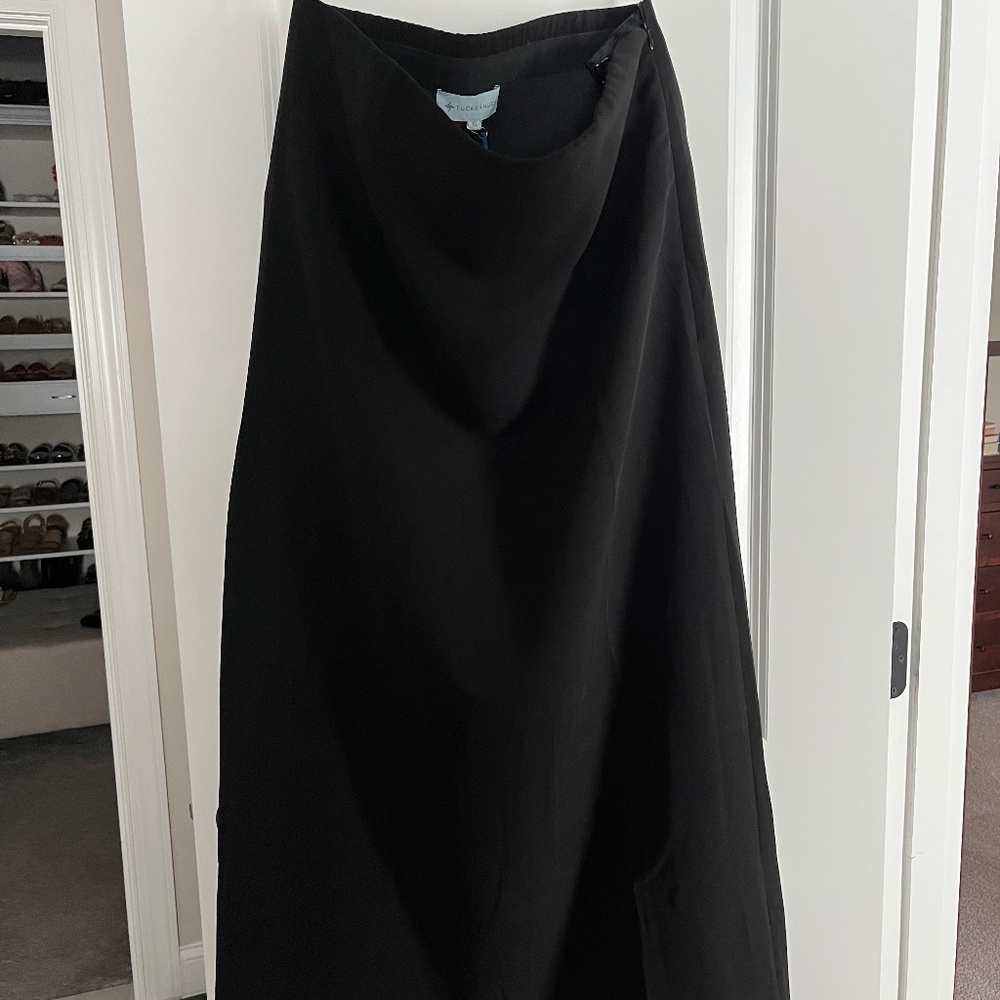 Black sleeveless dress